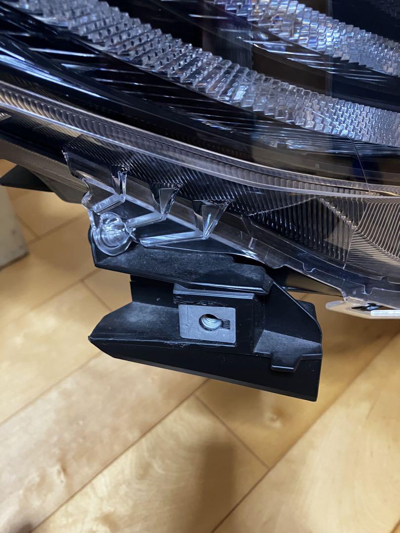 アルファード　AGH30W 右ヘッドライト