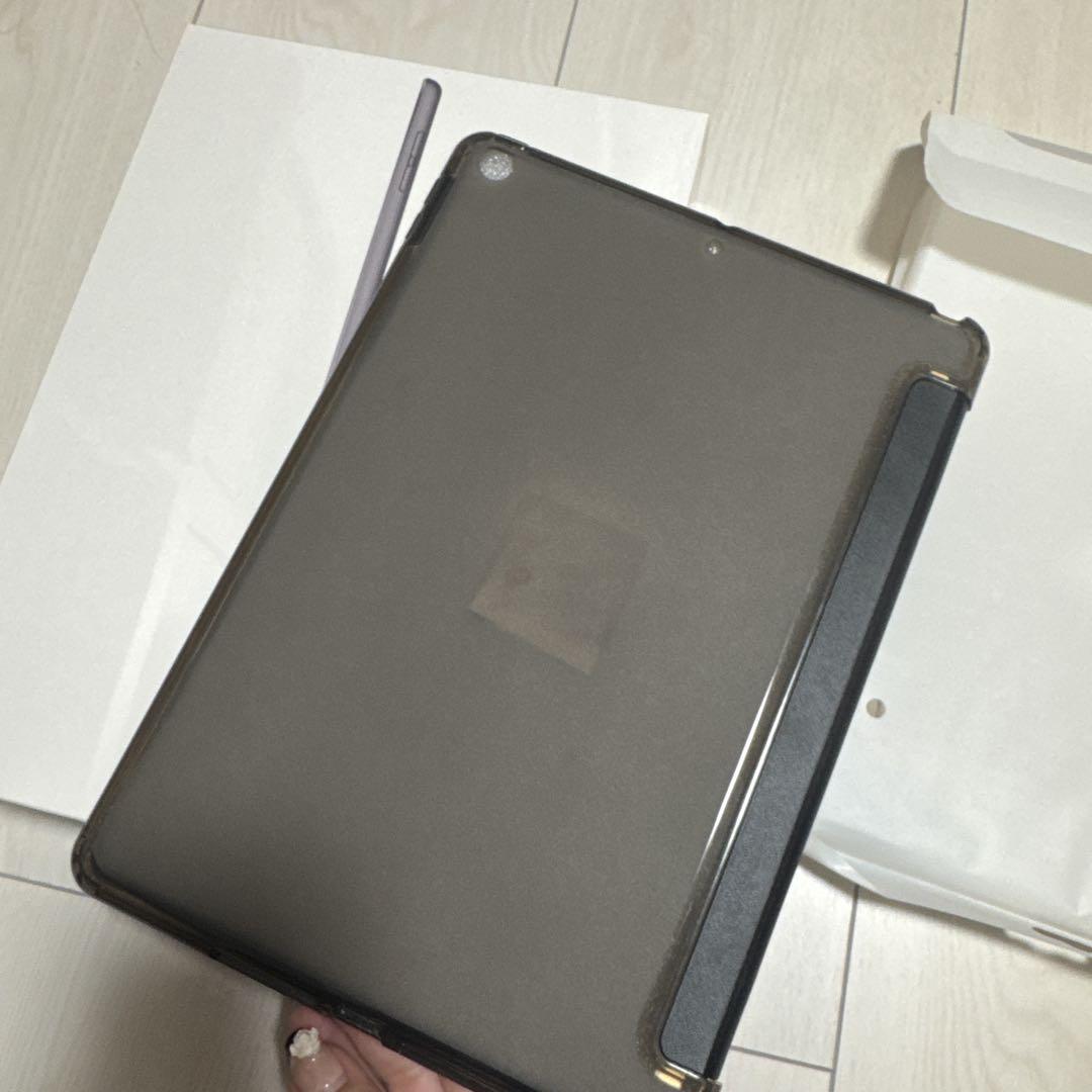 未使用 iPad (第7世代) Wi-Fi 32GB シルバー、 ケース付き