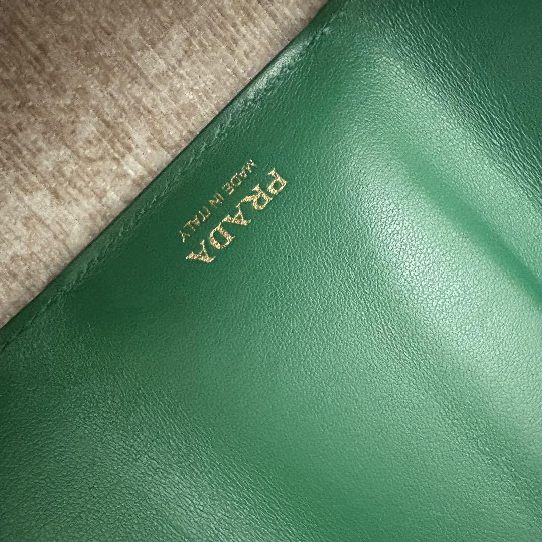 PRADA 三つ折り財布 グリーン