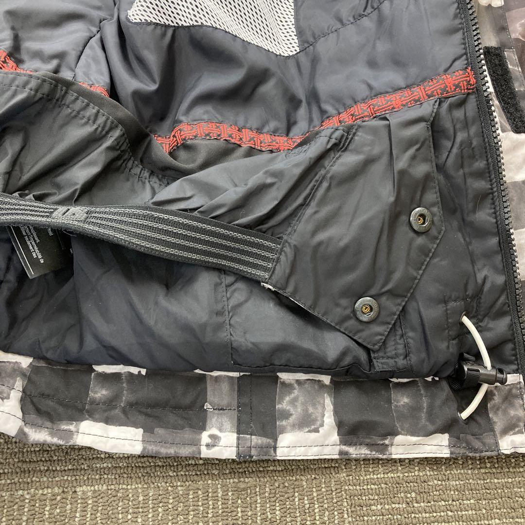 BURTON  スノーボードウェア　スキーウェア　ジャケット　Lサイズ
