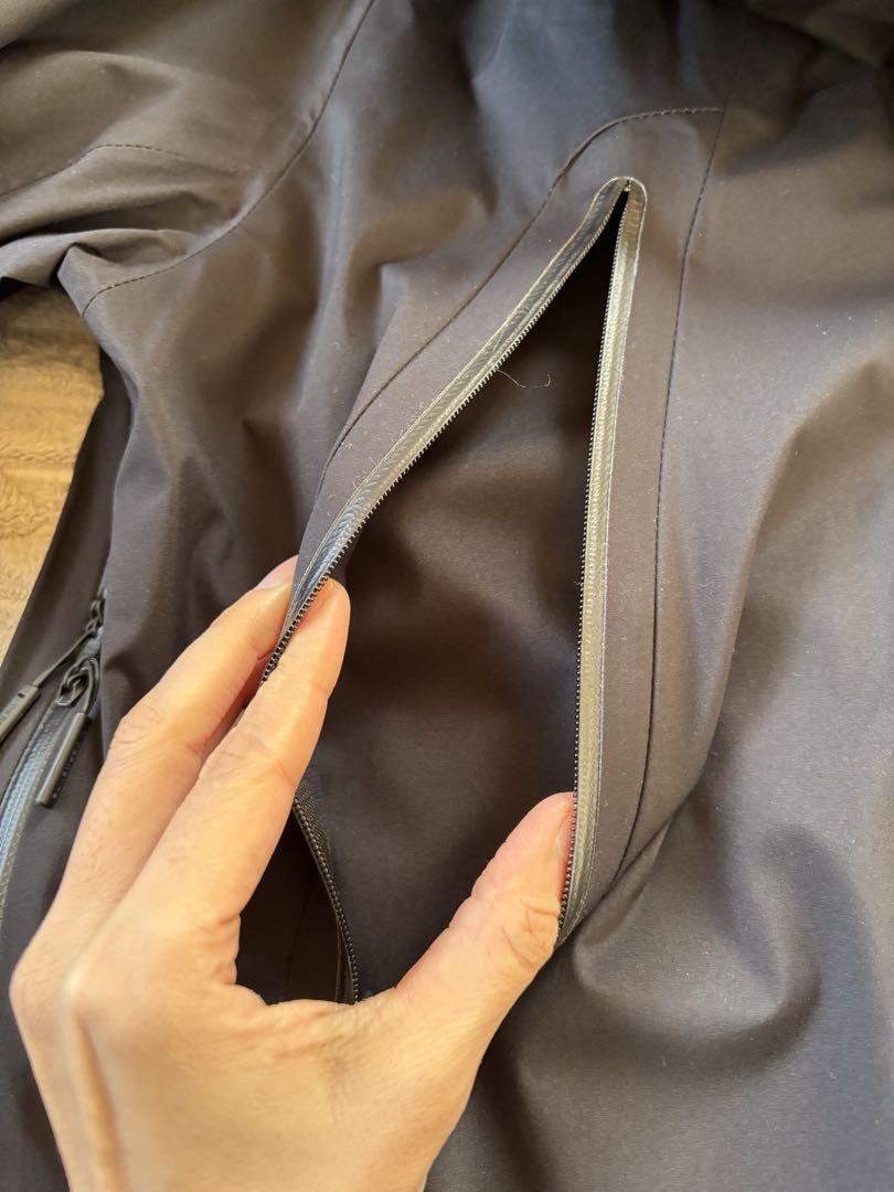 DESCENTE ALLTERRAINマウンテンパーカー黒