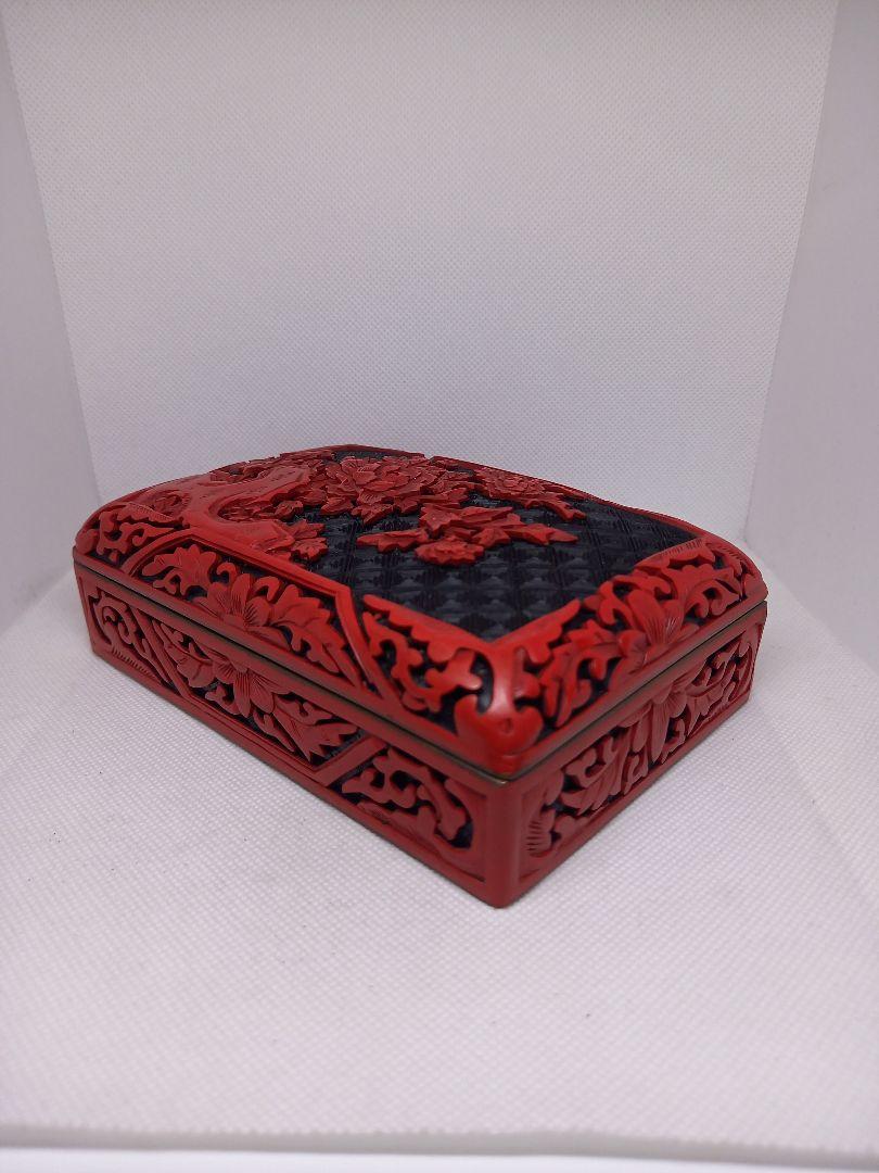 赤黒漆器 文箱 彫刻花模様