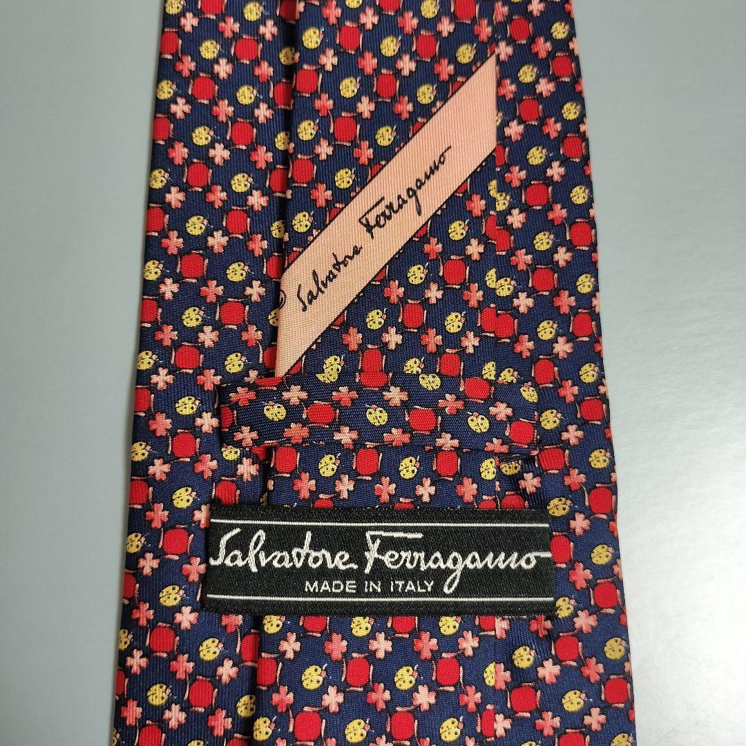 Salvatore Ferragamo　ネクタイ　クローバーと黄色てんとう虫 7,200円