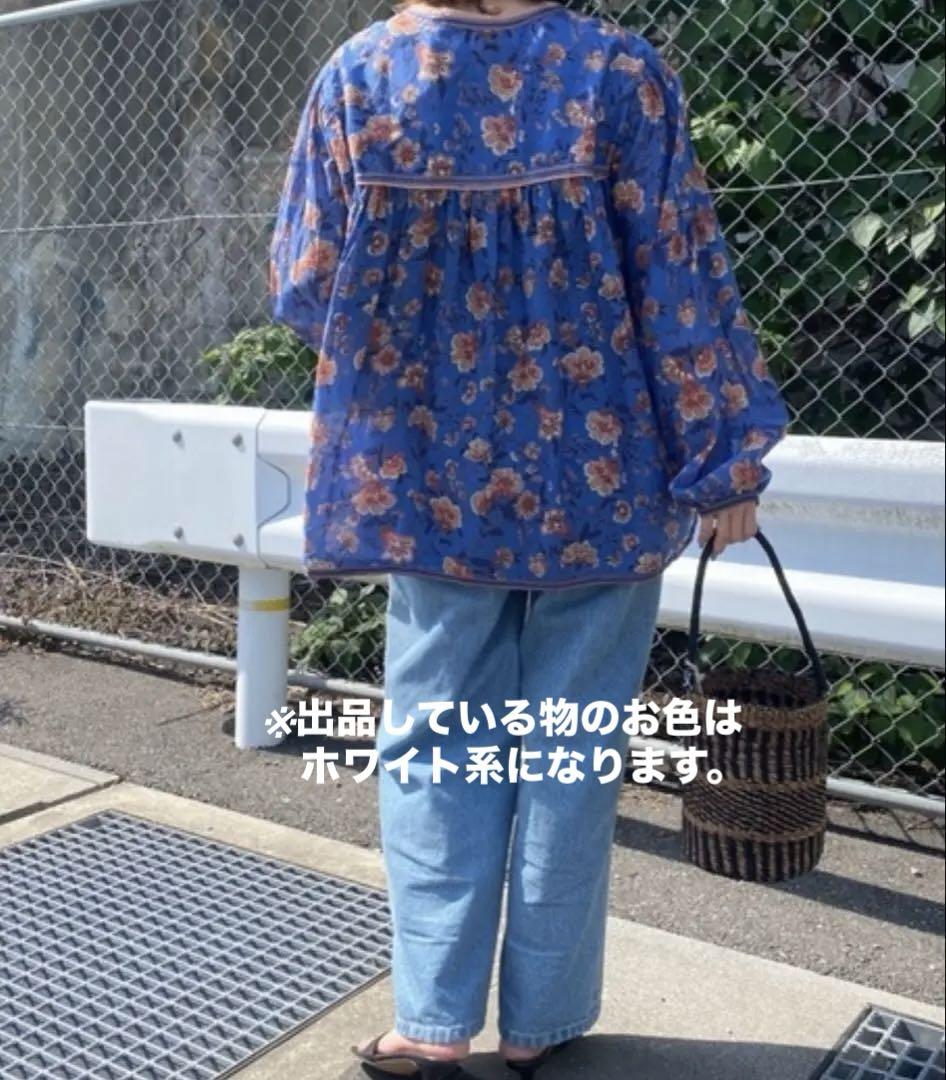 フラワーホーリーブラウス