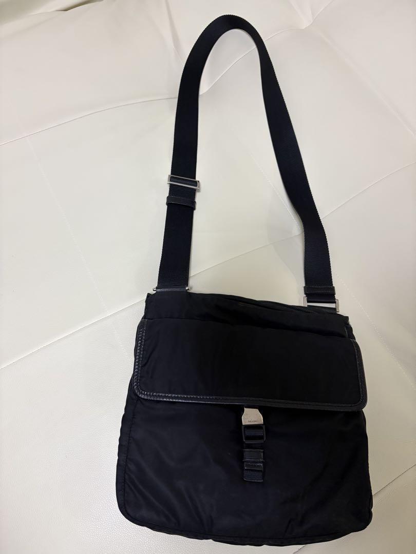 PRADA ブラック ショルダーバッグ