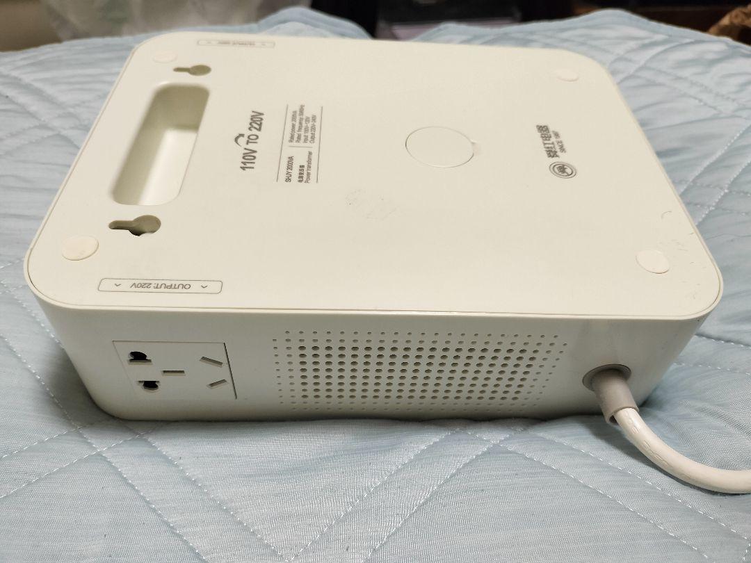 変圧器(SHJY2000VA)  100V/110V to 220V/240V