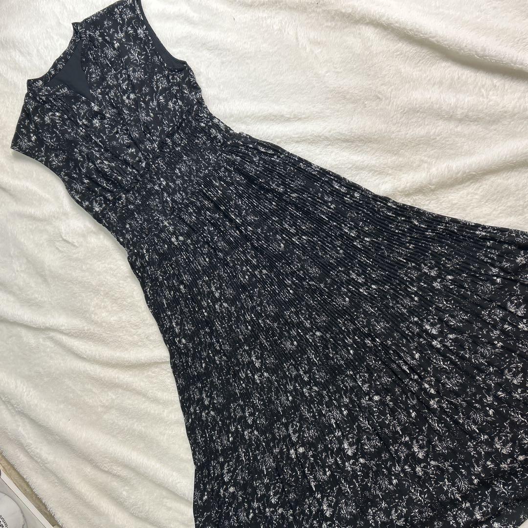 新品✨ボタニカルプリントワンピース ナチュラルビューティーベーシック ブラック 新品✨ボタニカルプリントワンピース ナチュラルビューティーベーシック ブラック