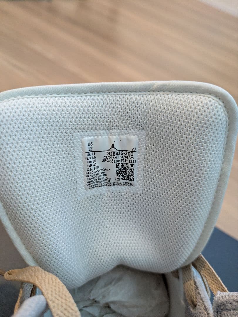 新品未使用 Nike Air Jordan 1 ベージュ/ホワイト US 12 新品未使用 Nike Air Jordan 1 ベージュ/ホワイト US 12