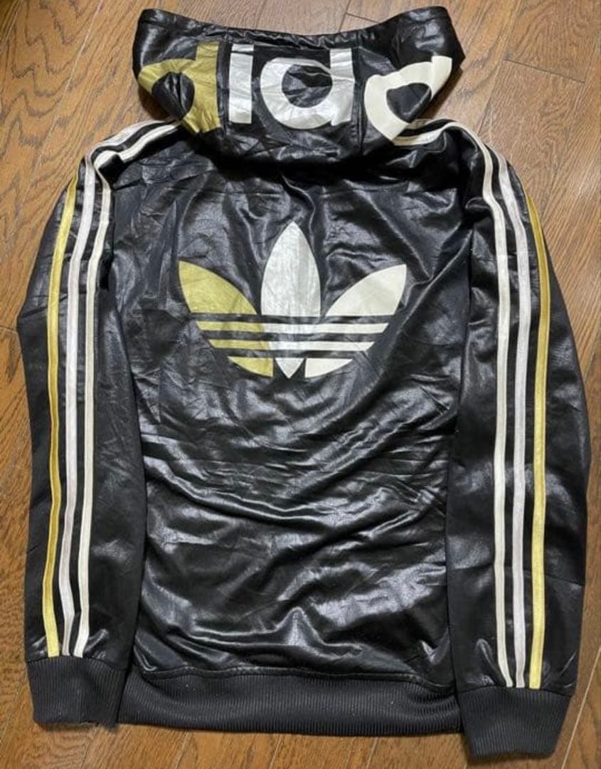 adidas フード付コーティングジャージ chile62 黒×金 adidas フード付コーティングジャージ chile62 黒×金