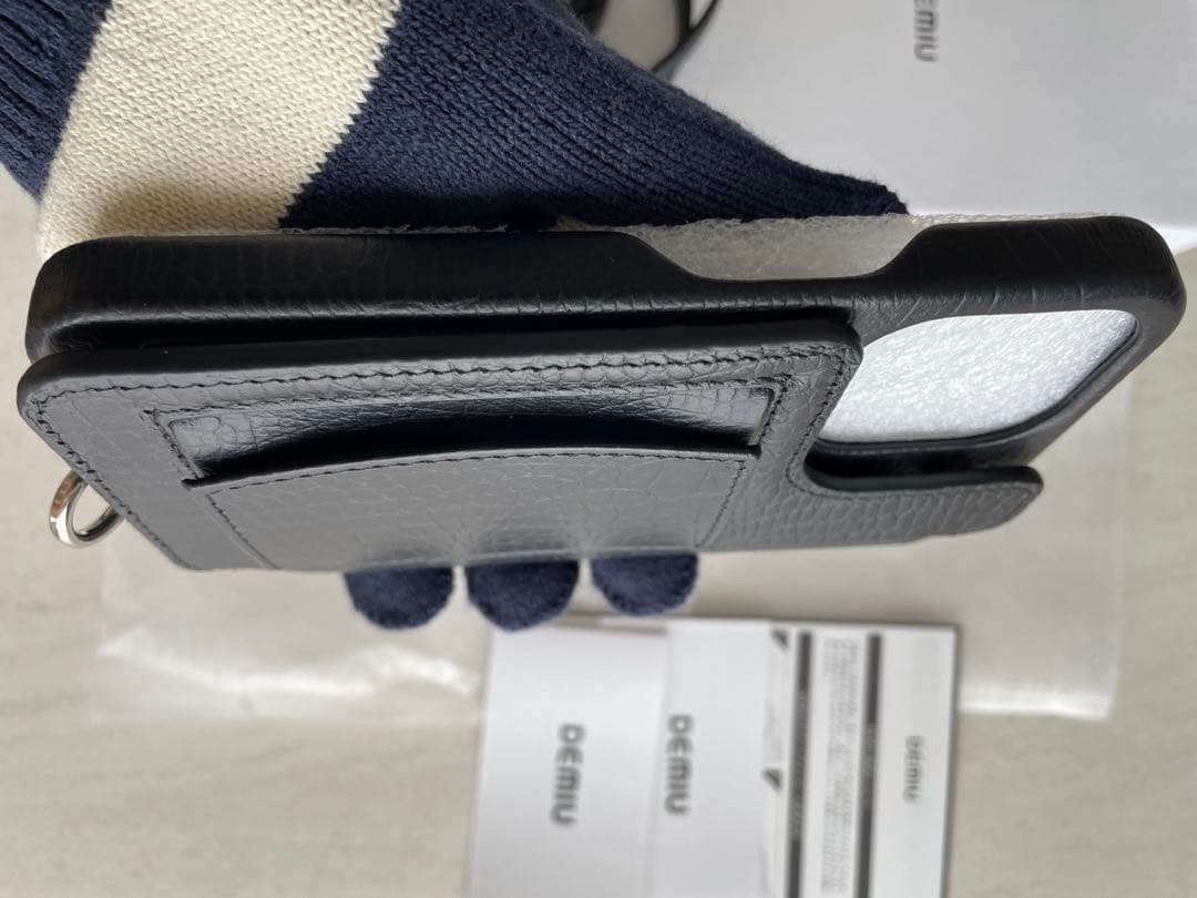 新品　DEMIU デミュウ 手帳型ケース、ストラップ付き　iphone14pro