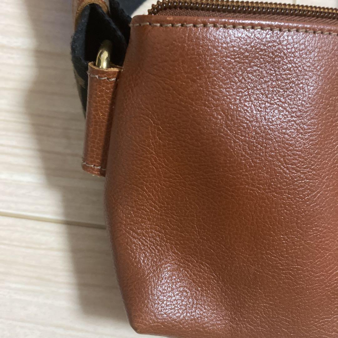 イルビゾンテ　ベルトバッグ