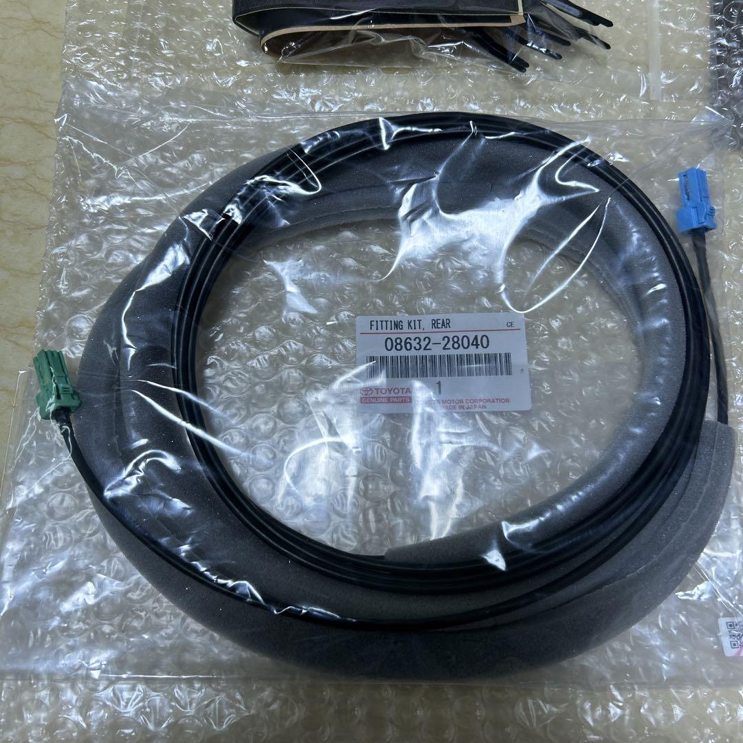 後席モニターデジタルケーブル 08632-28040と電源取り出しハーネス