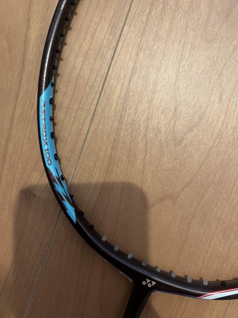 YONEX アストロスク100zz クレナイ　4u5