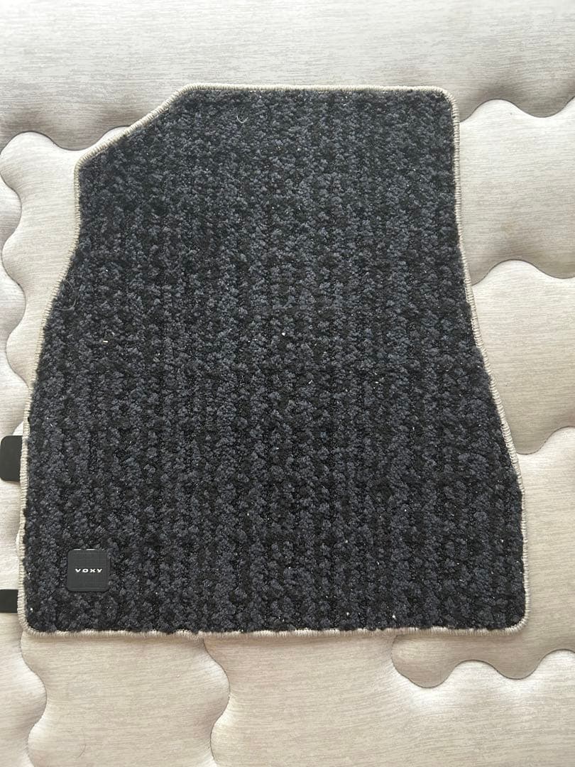 新車外し ヴォクシー80系純正フロアマット