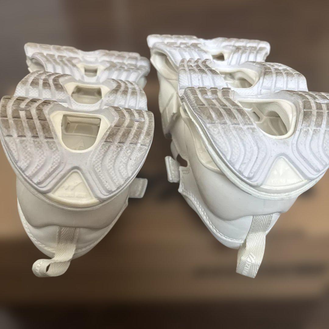 Mizuno ホワイト スニーカー ストラップ付き