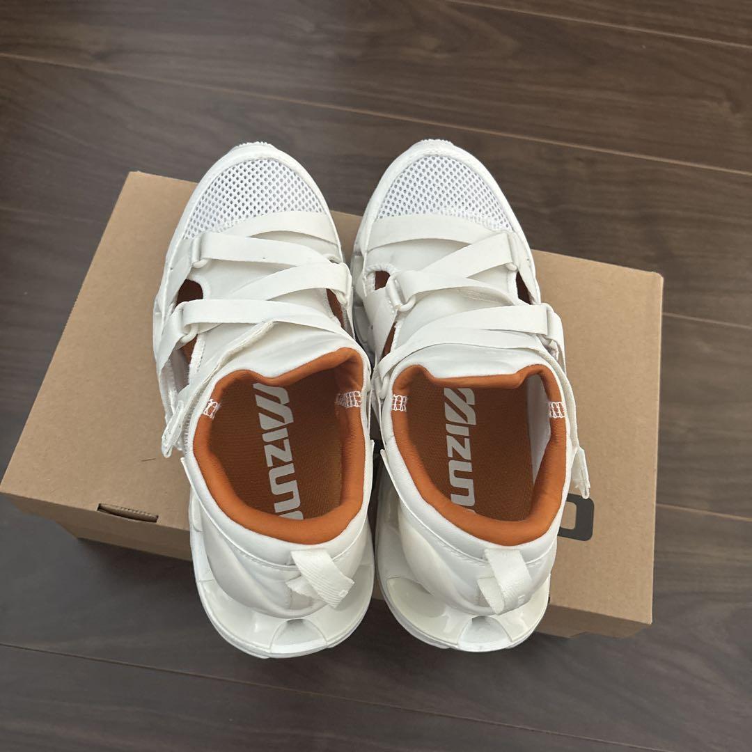 Mizuno ホワイト スニーカー ストラップ付き