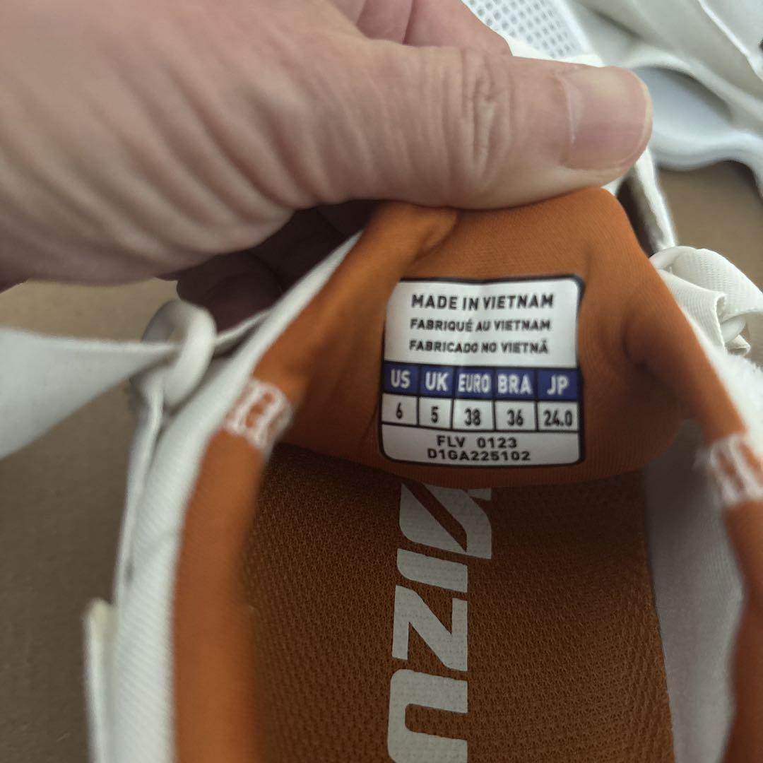 Mizuno ホワイト スニーカー ストラップ付き
