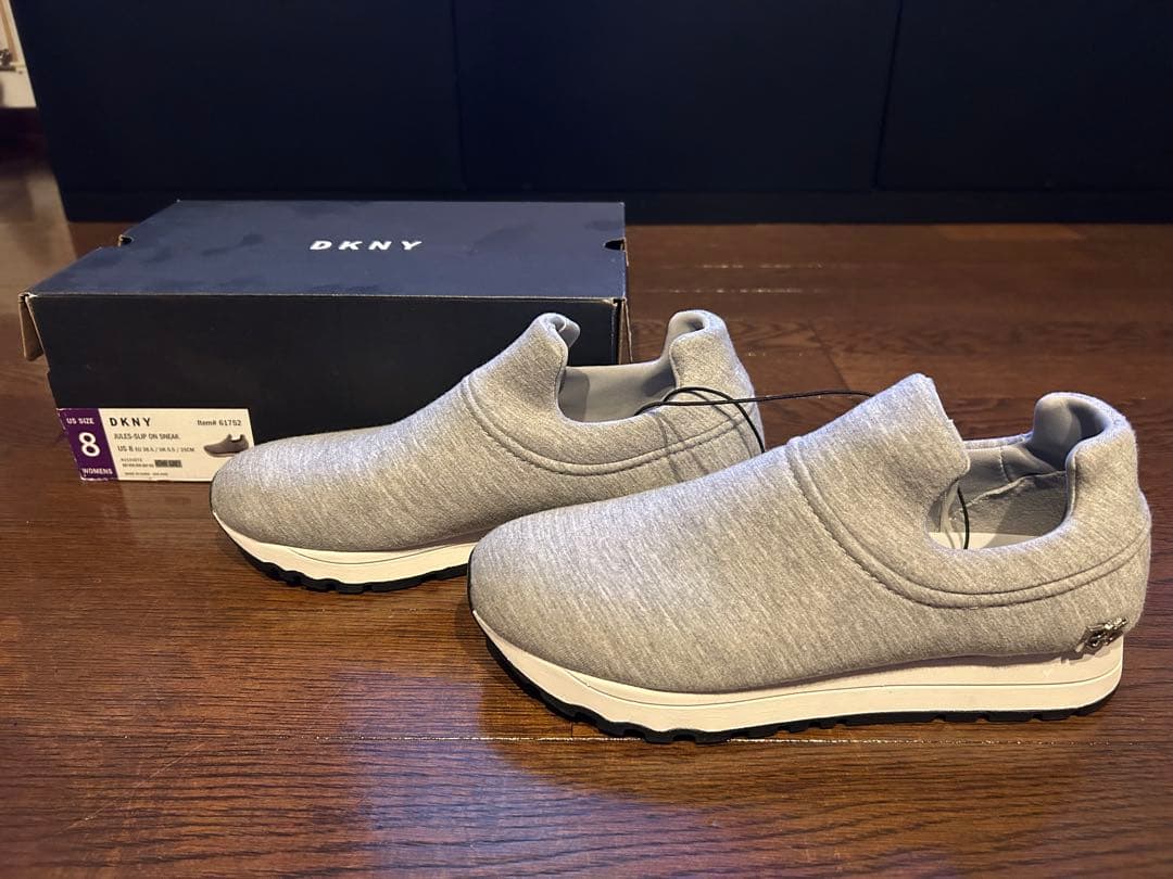 未使用品　箱有　ダナキャラン DKNY スリッポン スニーカー 黒　インソール傷