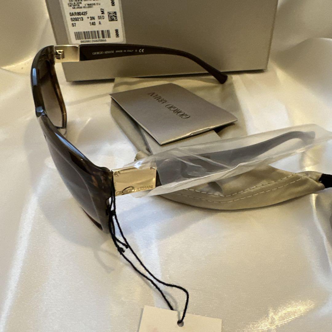 Giorgio Armani AR8042F サングラス ブラウン