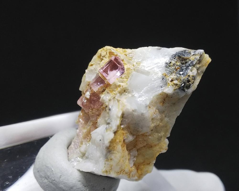 223 ピンクトパーズ トパーズ カトラン 結晶 母岩付 原石
