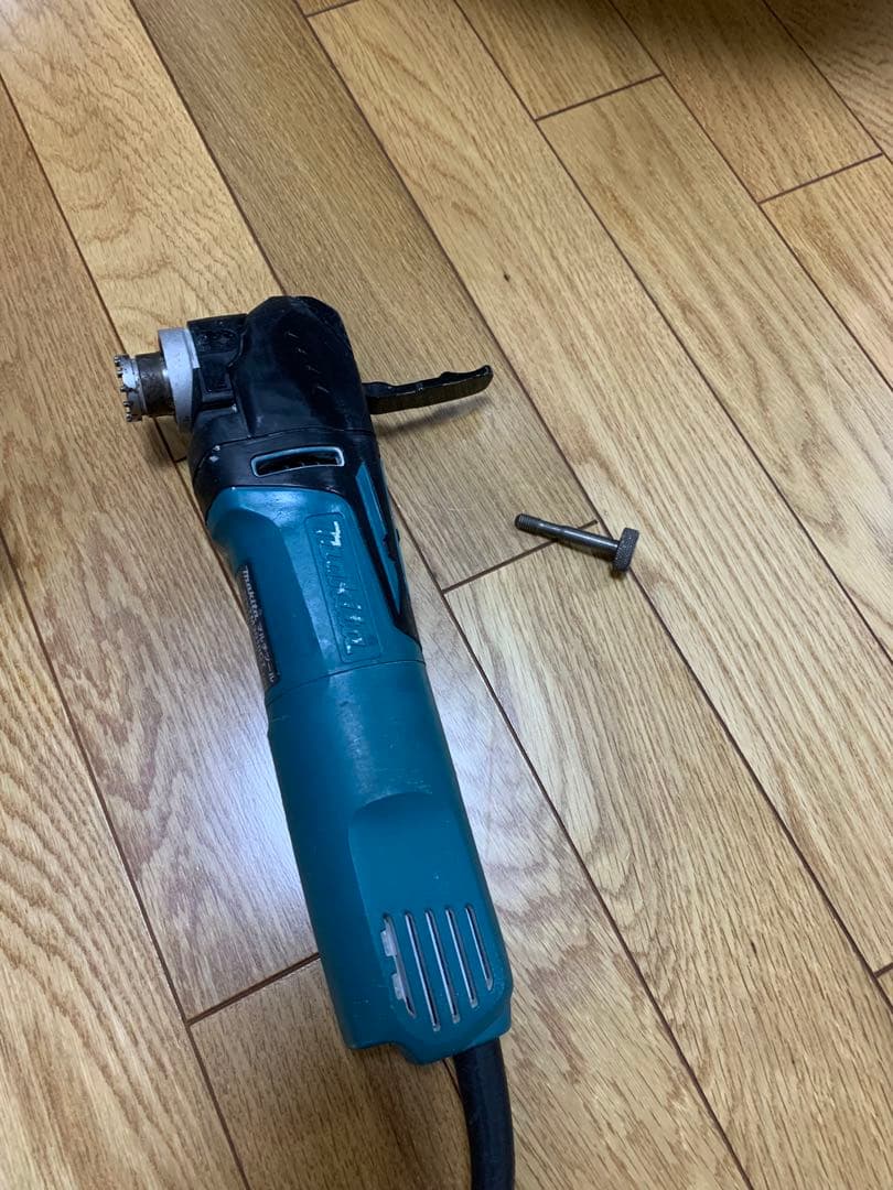 マキタ マルチツール100v TM3010 本体 ケース傷や汚れあり