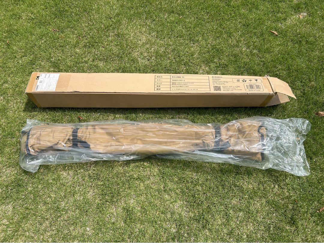 シンプルな工業風、2階建ての農家の木製メディアスタンド