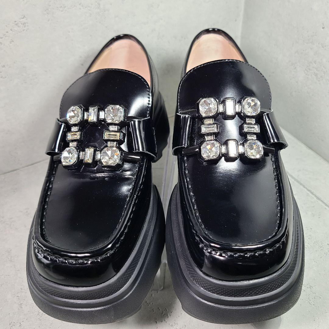 極美【Roger Vivier】ワラ ヴィヴ パテントレザー ビジュー