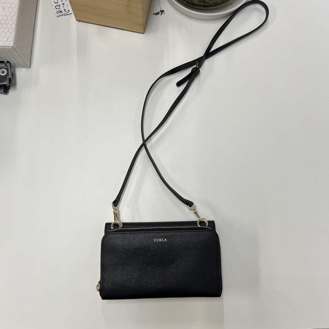 FURLA ブラック ショルダーバッグ
