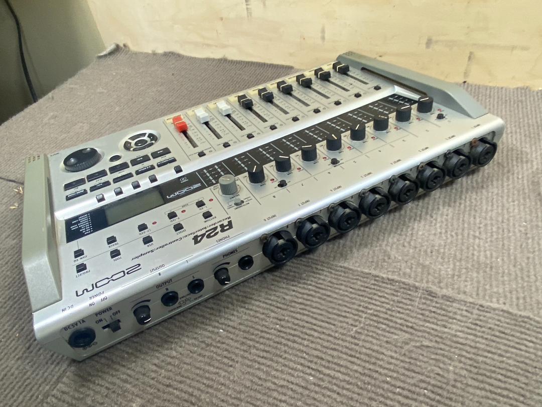 13 ZOOM R24 MTR マルチトラックレコーダー