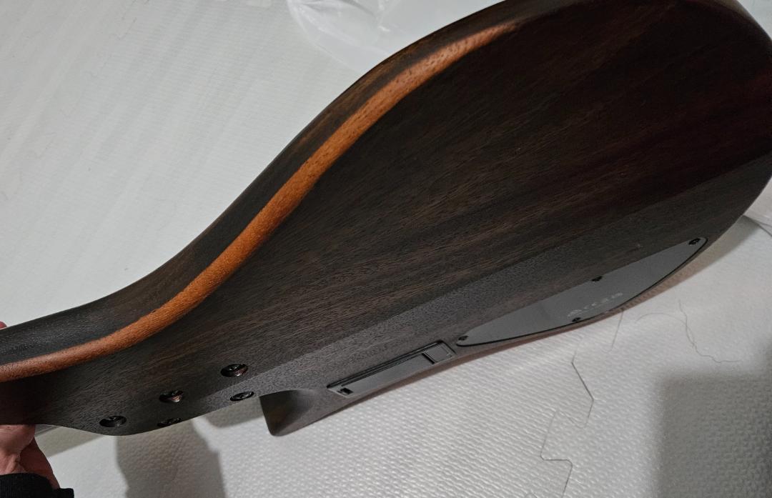 EHB1506MS 6弦　ベース　ヘッドレス　※Gibsonセミハードケース付き