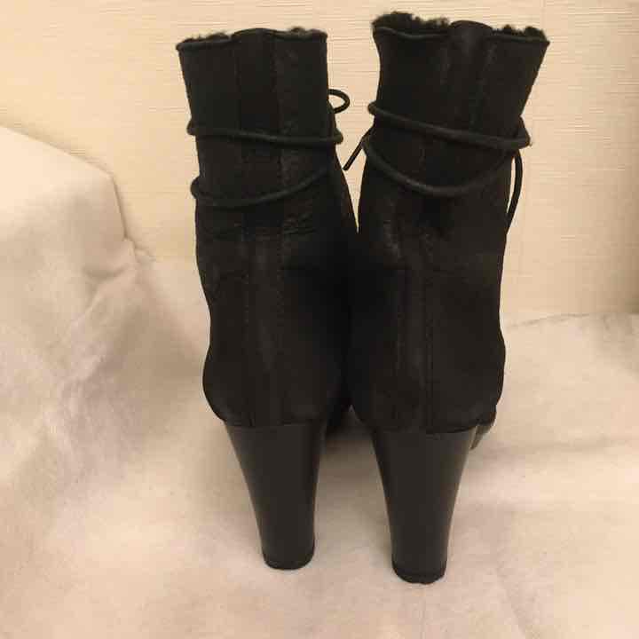 新品未使用　黒レースアップショートブーツ