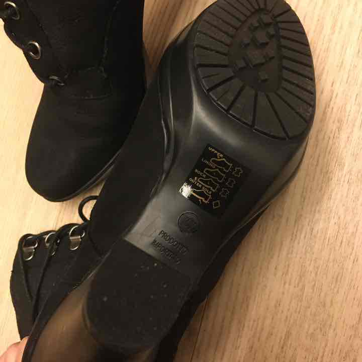 新品未使用　黒レースアップショートブーツ