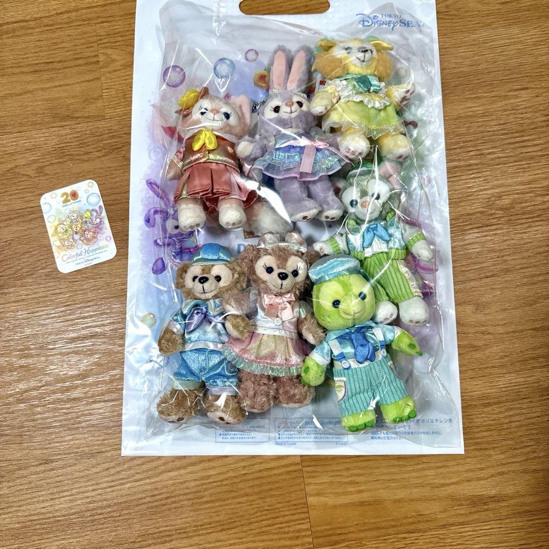 カラフルハピネスぬいぐるみバッジ　チャーム全種類コンプリート　ダッフィー20周年 ダッフィー登場20周年はグッズもカラフル！ 「ぬいぐるみバッジ