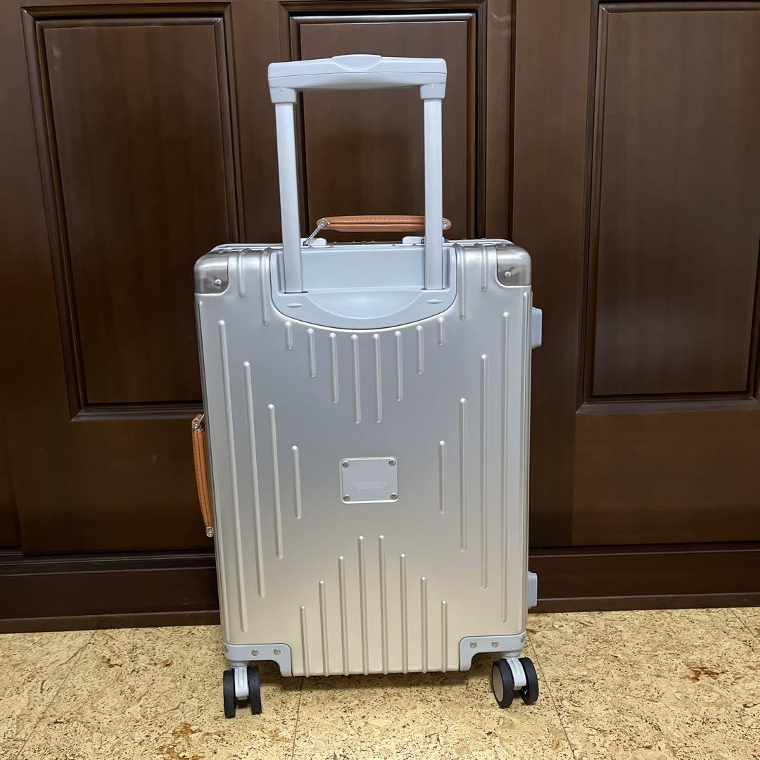 【新品購入後未使用】イノベーター アルミ スーツケース 36L INV1811