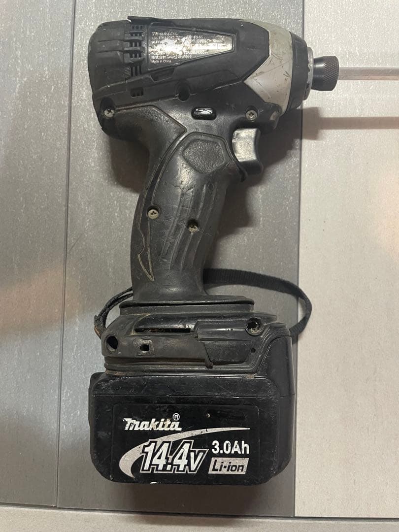 マキタ インパクトドライバー TD124DX2 14.4V 充電器 DC18RC