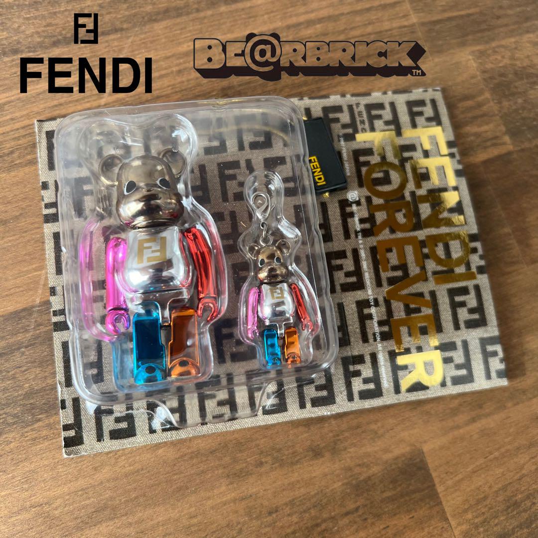 タグ付FENDI ベアブリック マルチカラー