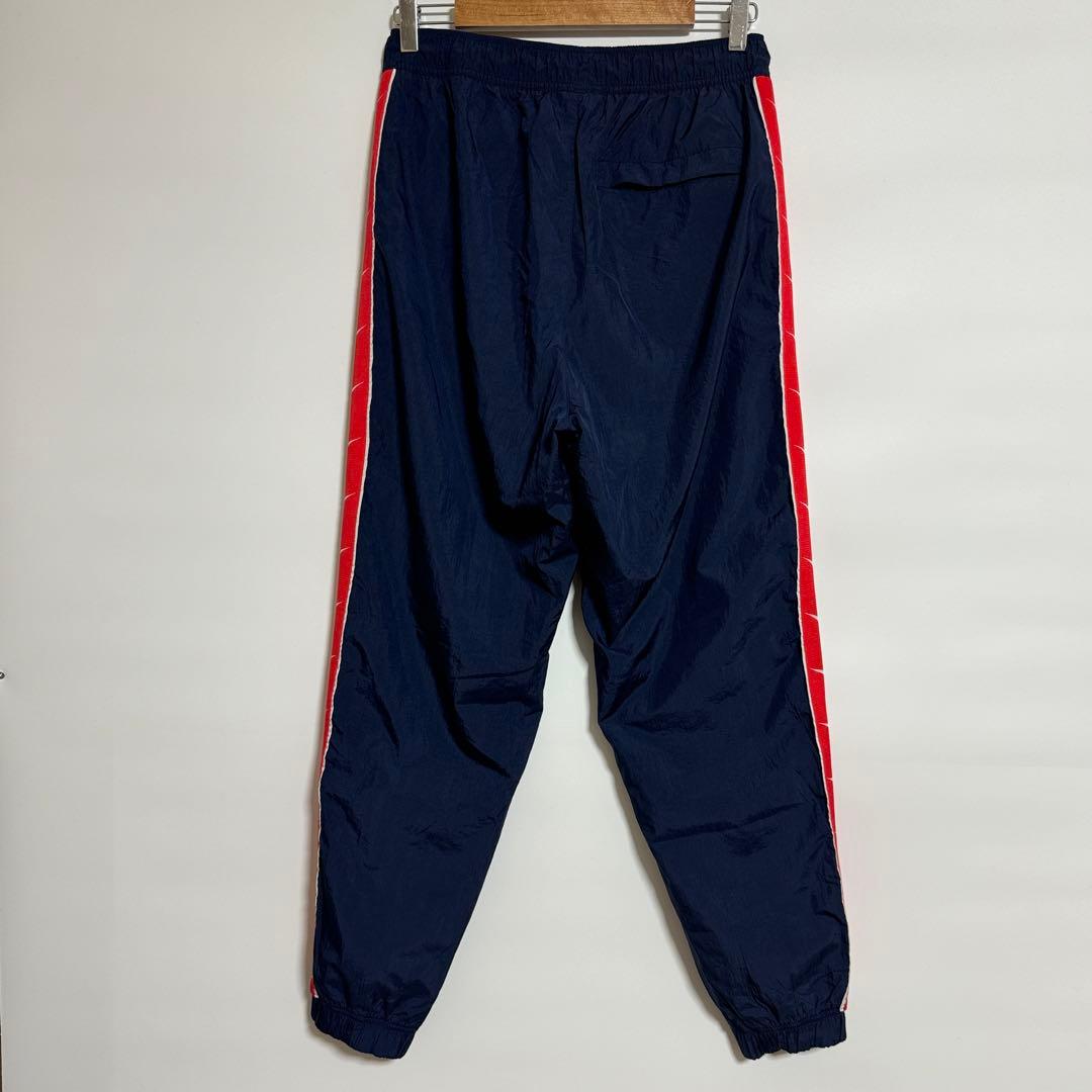 NIKE スウッシュ ウーブン サイドライン ナイロン パンツ STUSSY NIKE スウッシュ ウーブン サイドライン ナイロン パンツ STUSSY