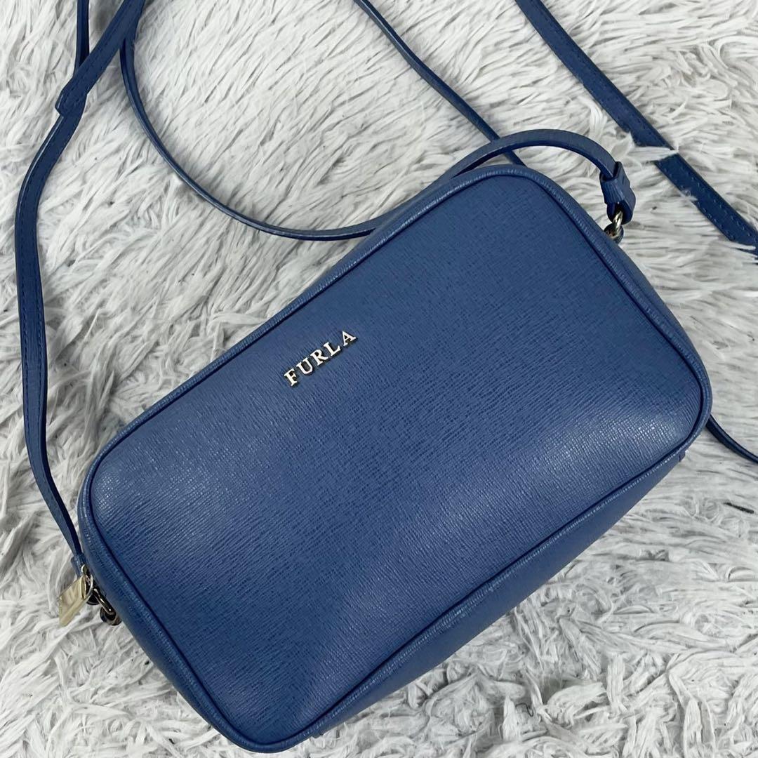 美品 フルラ レザー ショルダーバッグ リリー ロゴ型押し