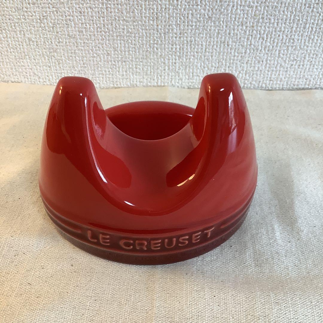【美品】ルクルーゼ　ココットロンド22cm 蓋スタンド付き