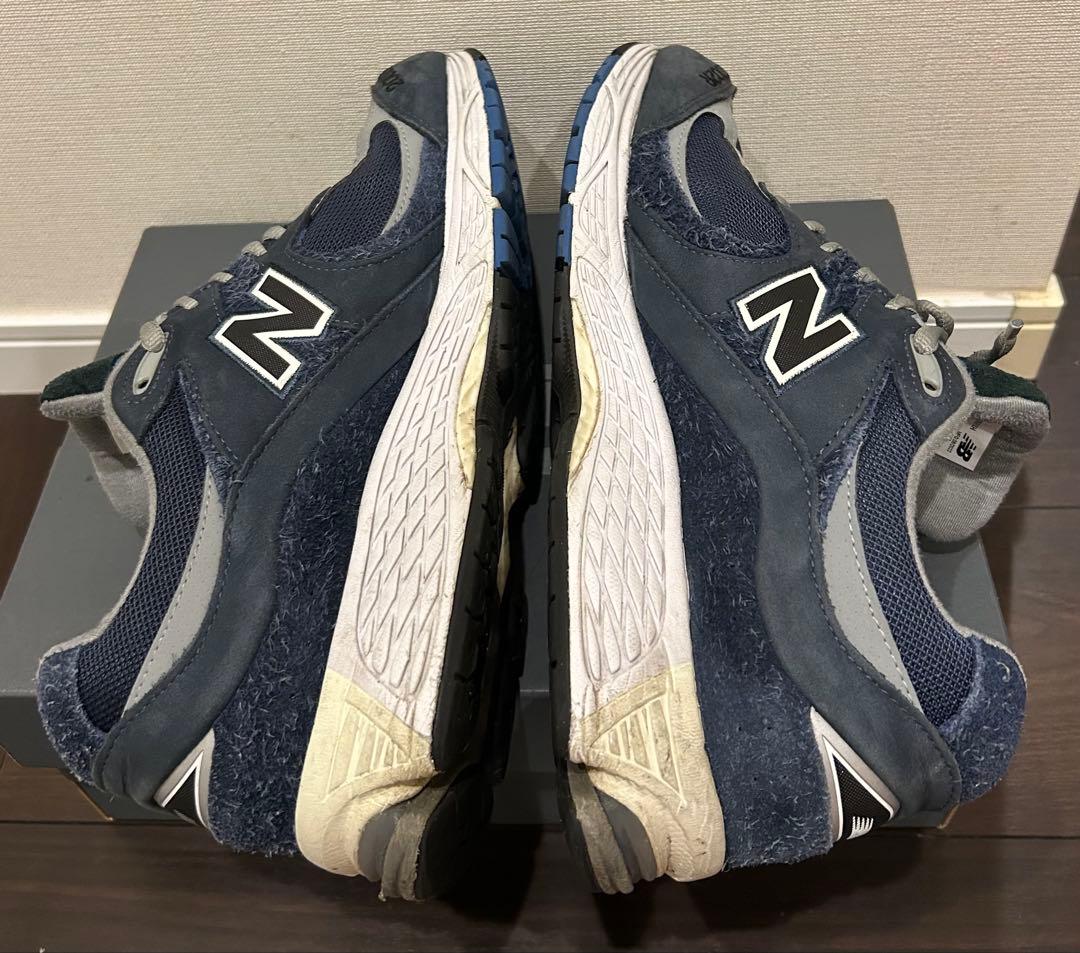 N.HOLLYWOOD INVINCIBLE New Balance 2002R
