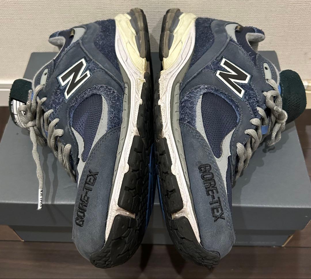 N.HOLLYWOOD INVINCIBLE New Balance 2002R