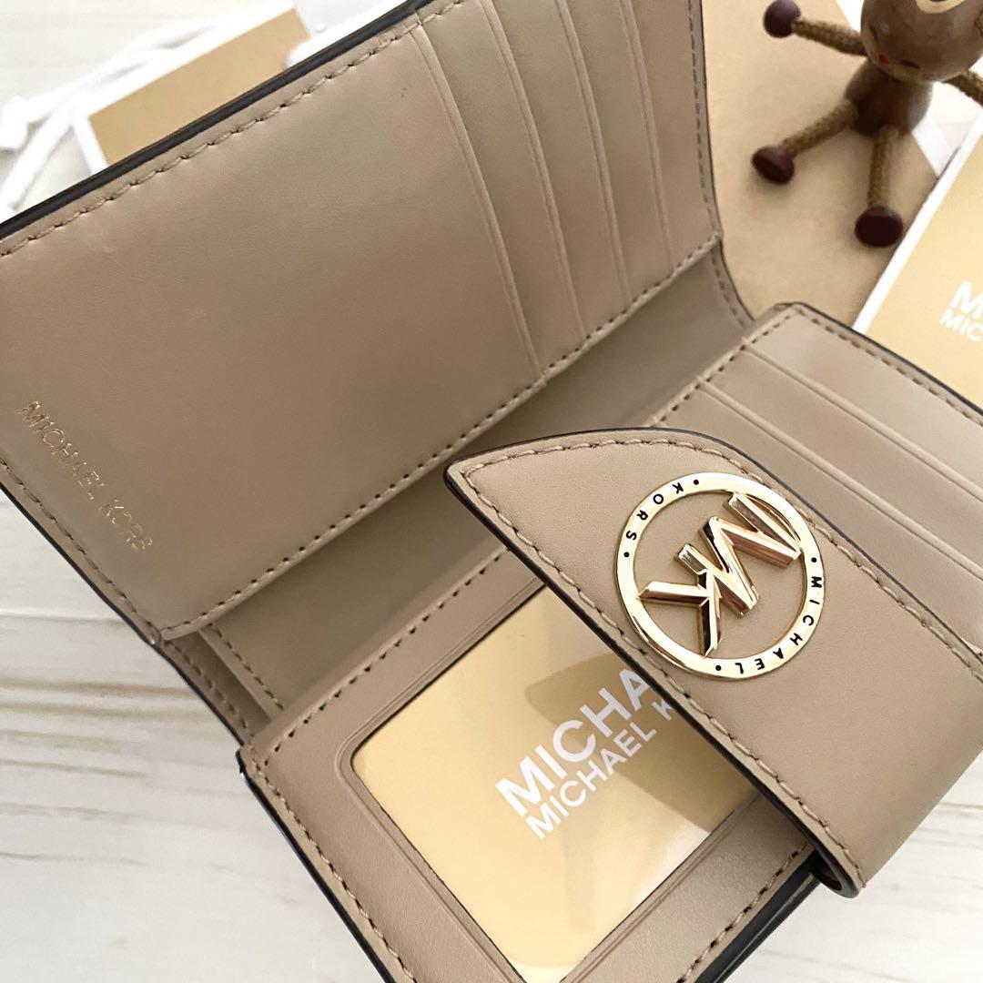 いラインアップ 新品 MICHAEL 小物 二つ折り財布 ベージュ 折り財布 KORS 小物