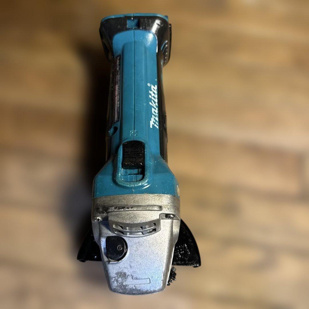 Makita GA402D