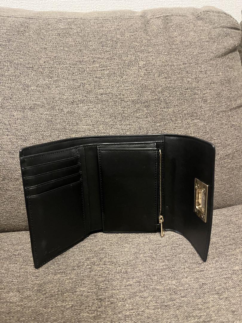レザー製三つ折り財布 ブラック FURLA - メルカリ