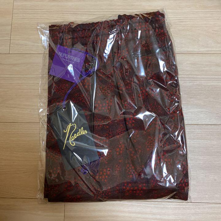 新作入荷SALE 新品未使用 総柄 レッド パピヨン FbRcx-m88319991496 needles トラックパンツ 定番高品質