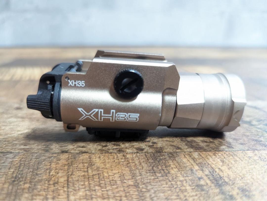 SUREFIRE XH35タイプ DE ストロボ機能付き 800ルーメン