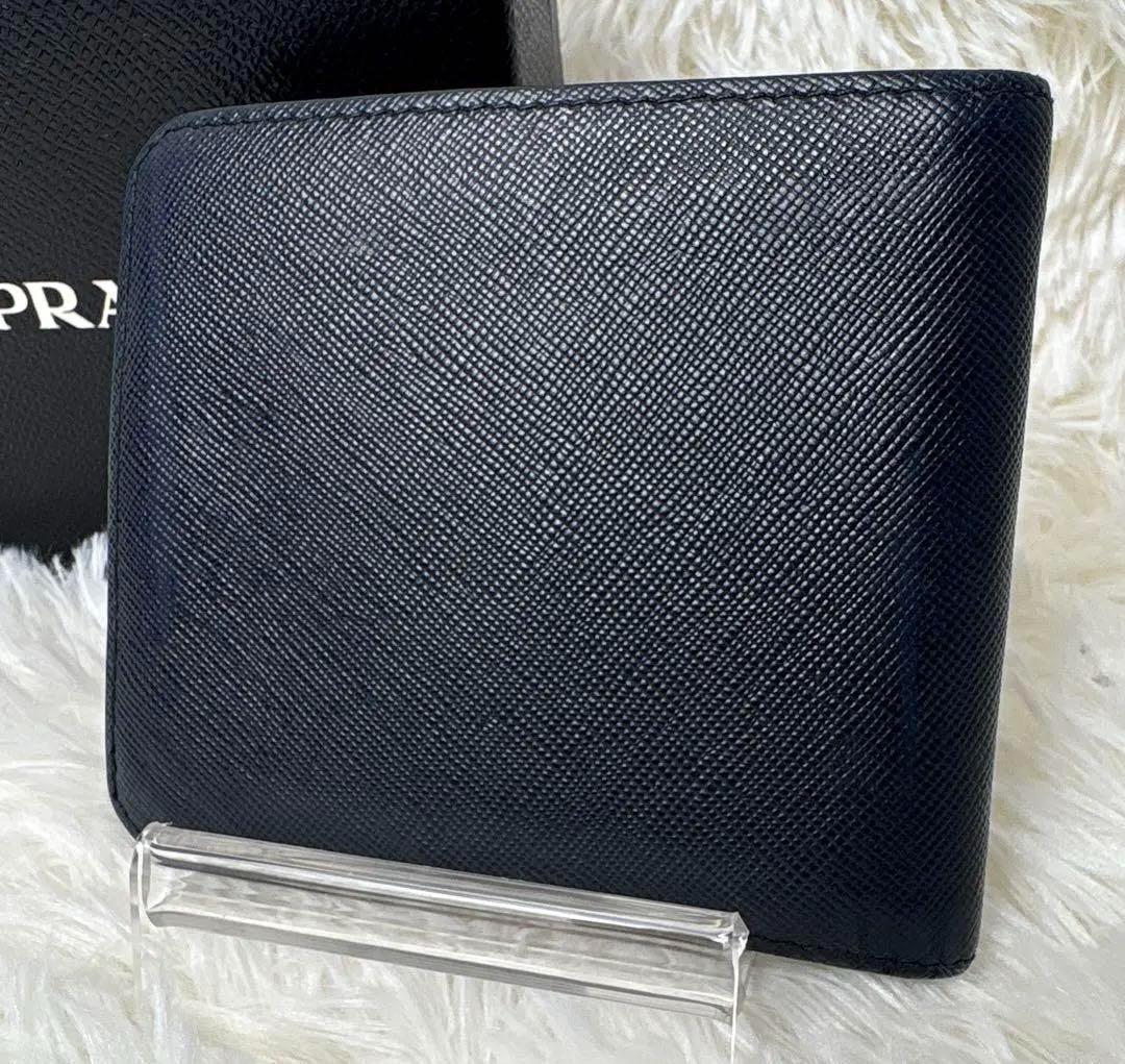 美品✨プラダ　ネイビー　二つ折り財布　サフィアーノレザー　2M0513