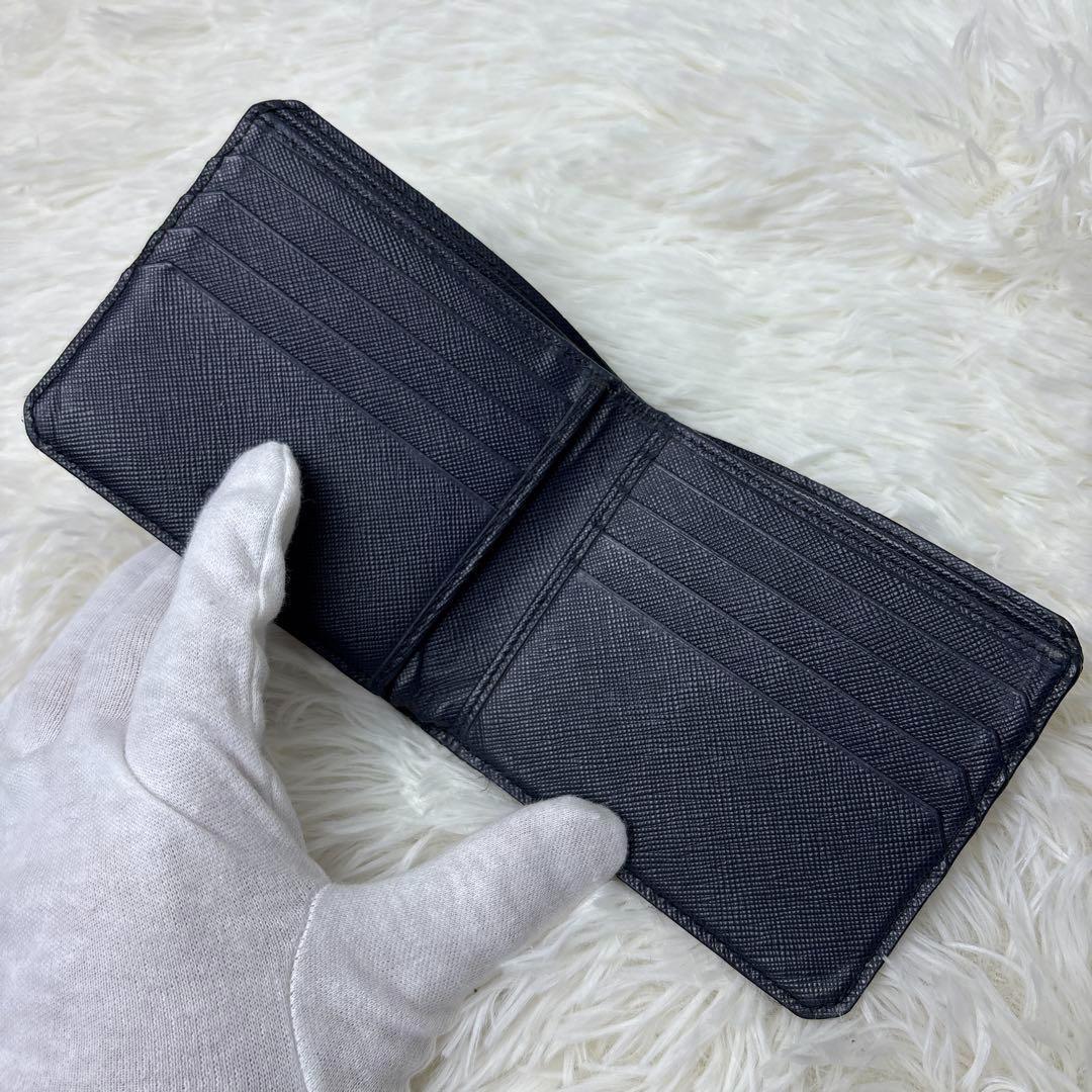 美品✨プラダ　ネイビー　二つ折り財布　サフィアーノレザー　2M0513