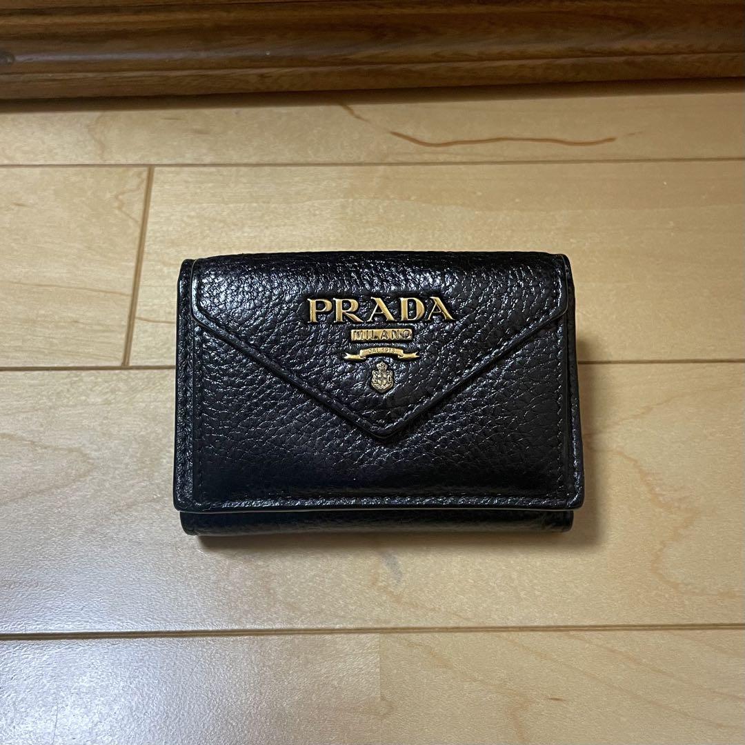 ○ PRADA 三つ折り財布 レザー ブラック 29,000円
