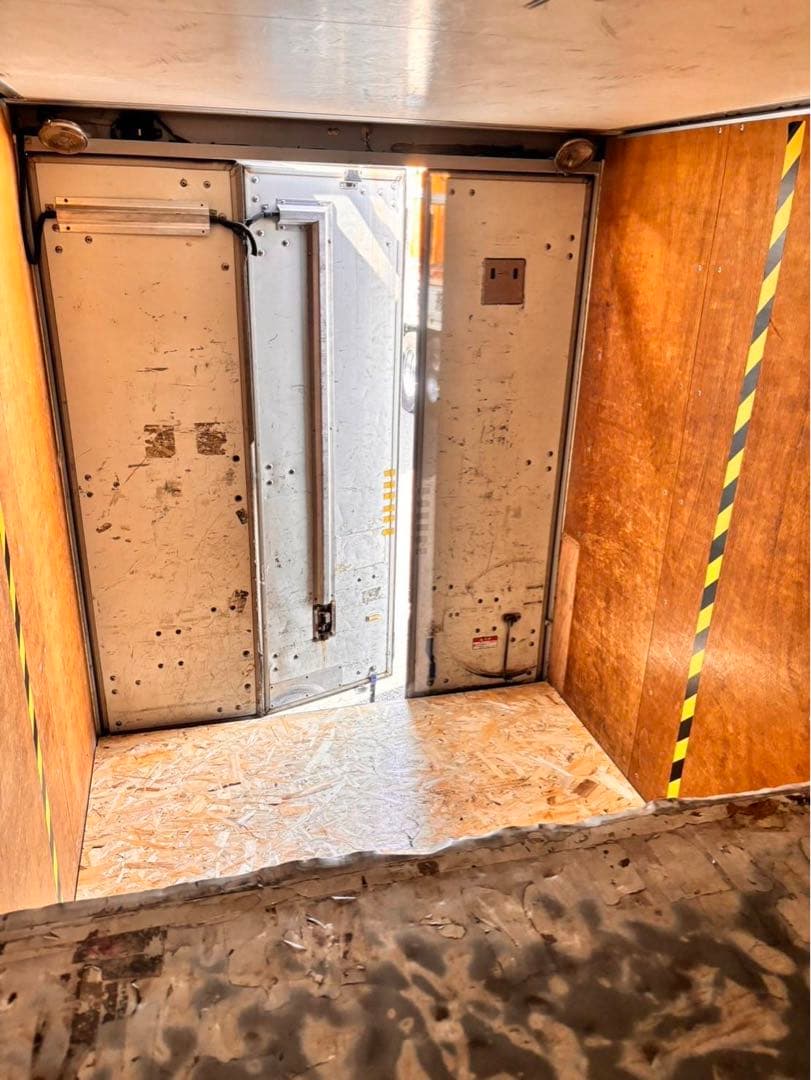 2tショート3枚扉コンテナ傷や汚れあり